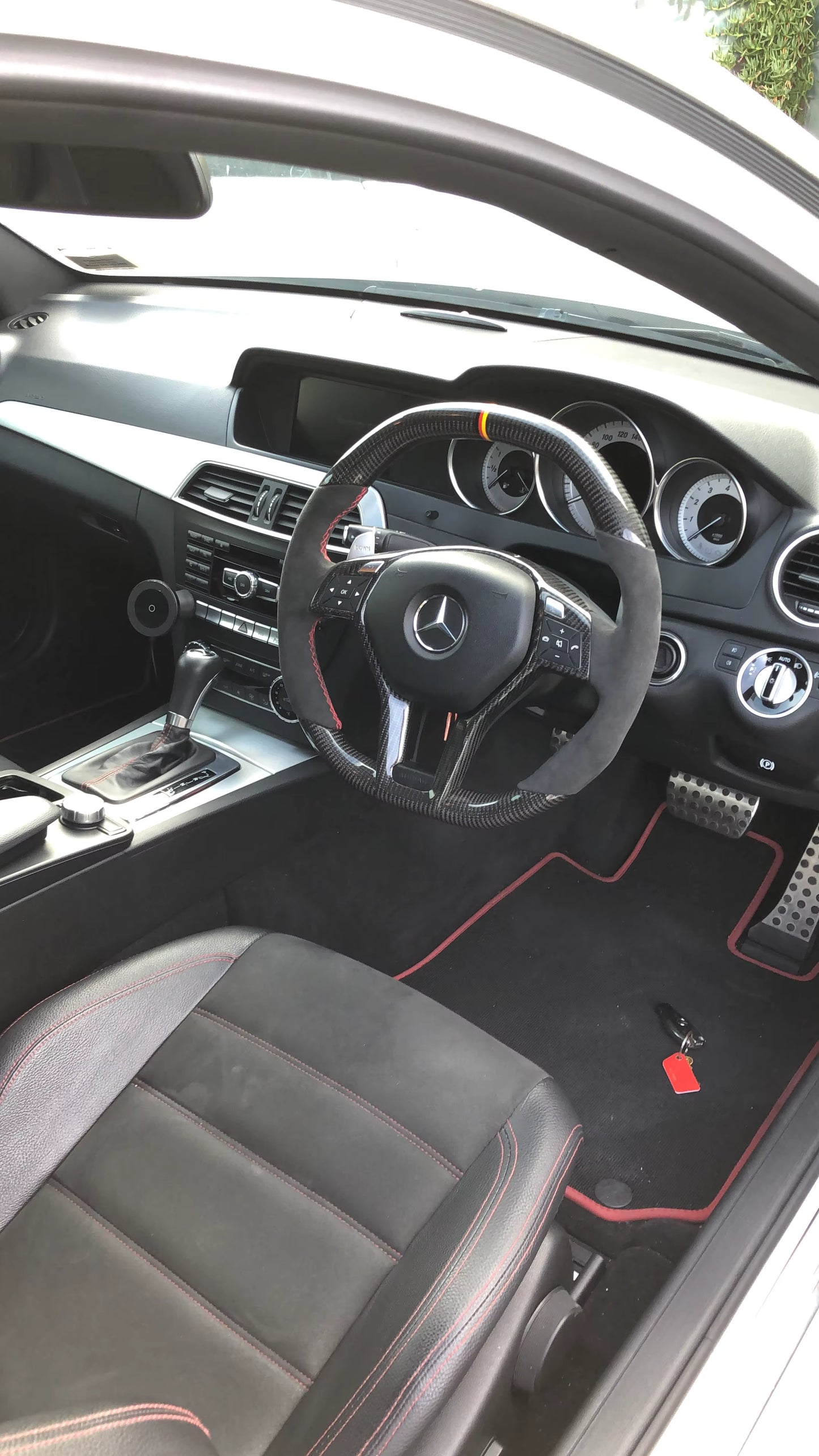 Mercedes-Benz Carbon Fiber Steering Wheel – W205 Platform (2015–2018)